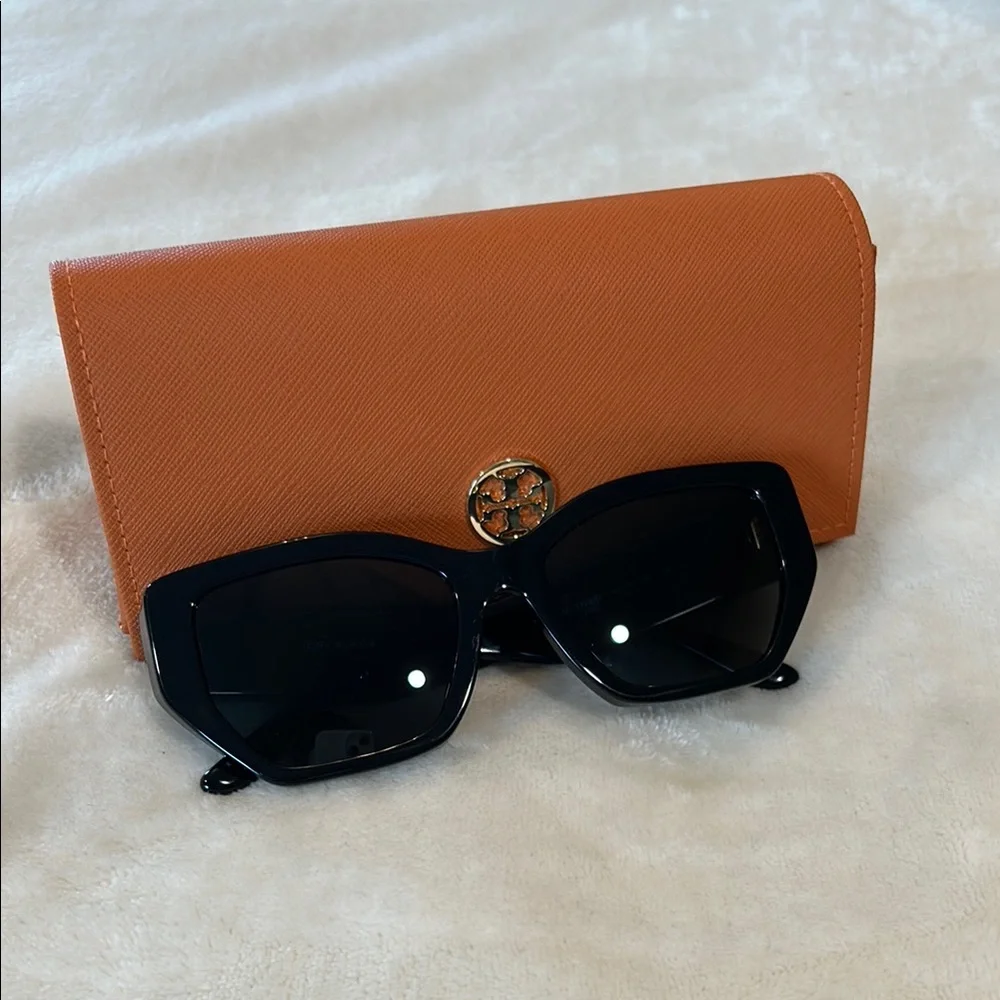 Tory Burch Black Cat-Eye Sunglasses with Gold Logo